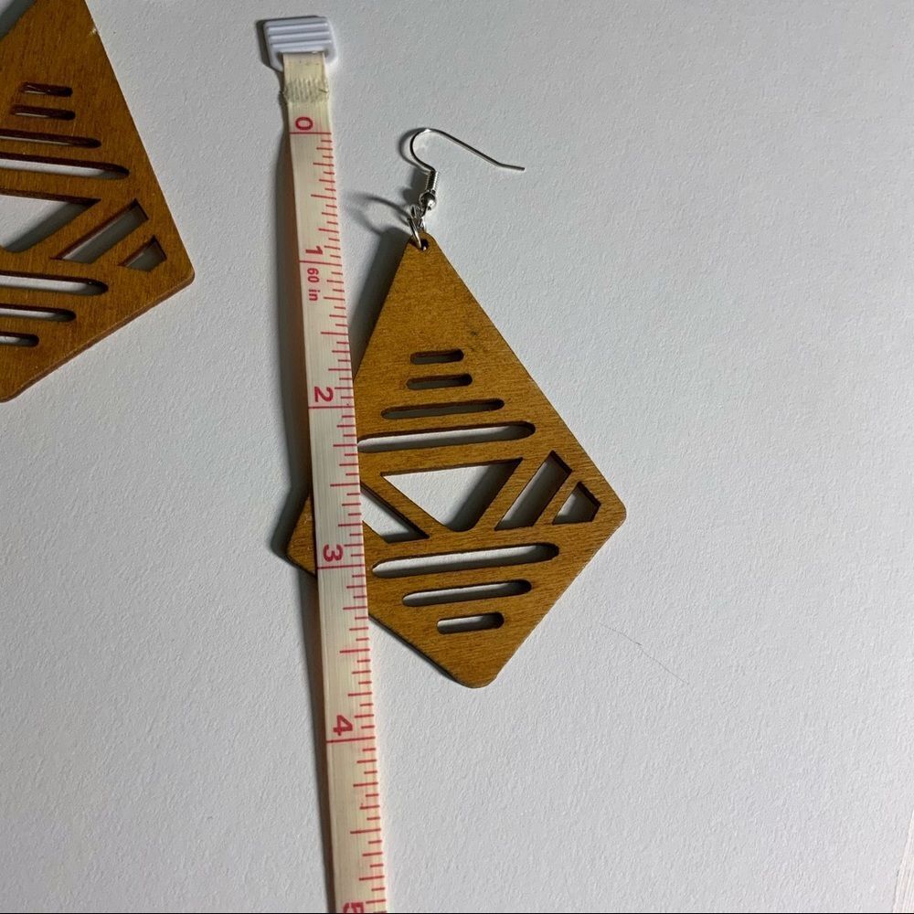 WOOD cut out diamond shape dangle earrings - Picture 5 of 5